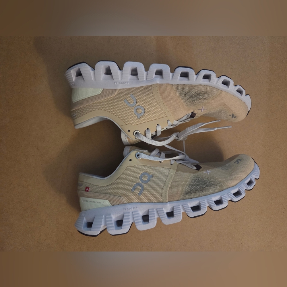 Women ON  Running Sneakers Size 7.5 Cloud X 3